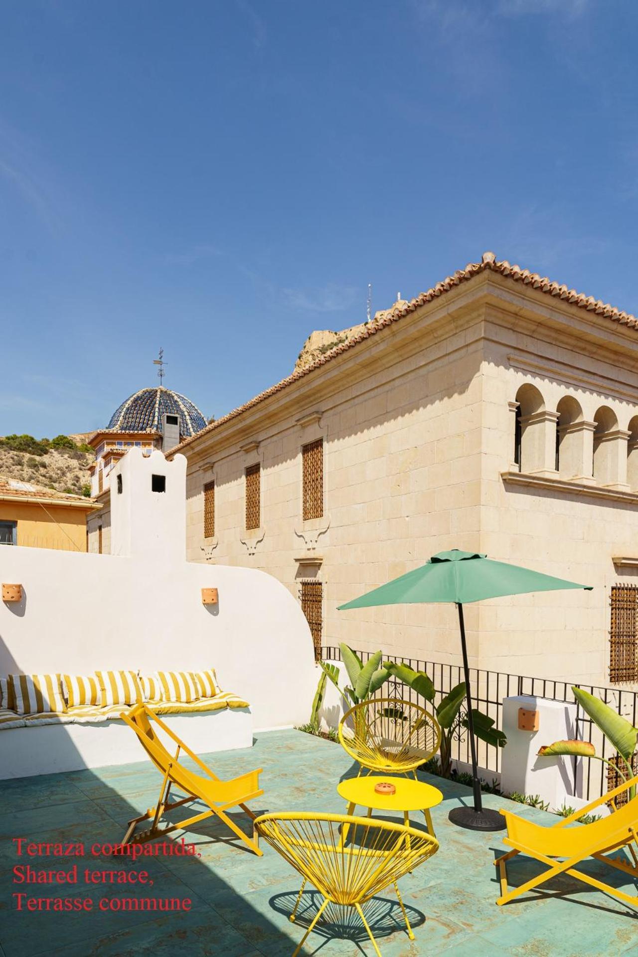 Apartment With Exceptional Charm In Historic Center Of Alicante Buitenkant foto